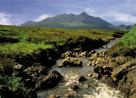 davidmartyn (artist) - The coolin mountains on the isle of skye scotland Foto de stock - Super Valor sin royalties y Suscripción, Código: 400-04524996
