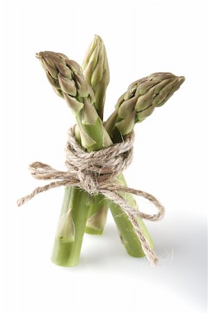 three asparagus spears tied by rope, over white backgrond with light shadow Foto de stock - Royalty-Free Super Valor e Assinatura, Número: 400-04525950