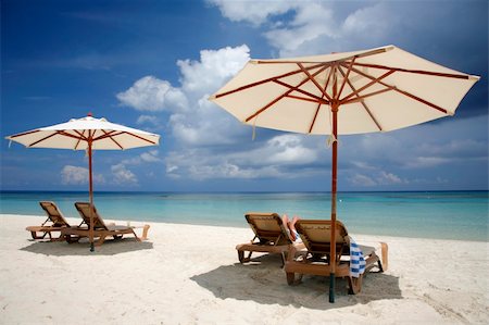 simsearch:400-04070917,k - Nice vacation picture with beach parasols Foto de stock - Super Valor sin royalties y Suscripción, Código: 400-04526834