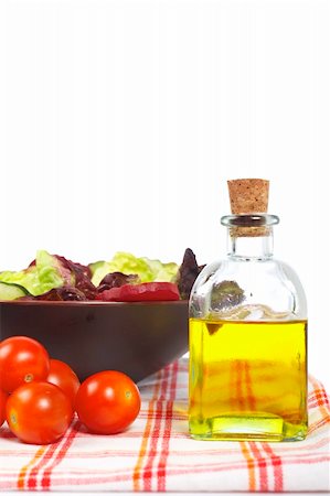 simsearch:400-04165864,k - Mediterranean salad with lettuce tomatoes cucumber oil and beet. Shallow depth of field Stockbilder - Microstock & Abonnement, Bildnummer: 400-04527545
