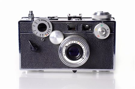 simsearch:400-04527928,k - Front view of classic film rangefinder camera Foto de stock - Super Valor sin royalties y Suscripción, Código: 400-04527920