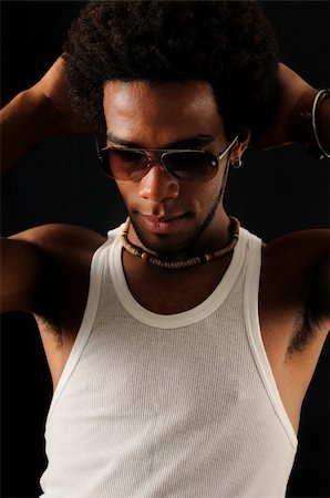 simsearch:400-04167868,k - Portrait of young african male model with sunglasses Fotografie stock - Microstock e Abbonamento, Codice: 400-04528116
