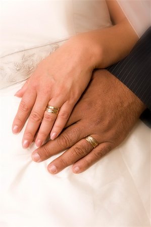 simsearch:400-04161888,k - Bride and bridegroom hands over wedding dress (wedding rings) Fotografie stock - Microstock e Abbonamento, Codice: 400-04528948