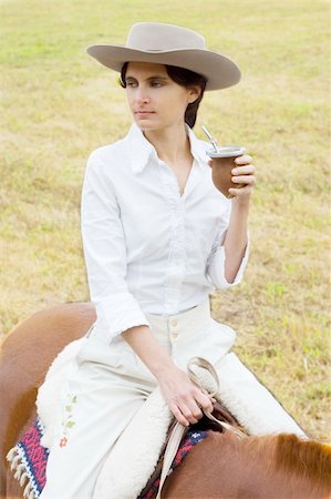 simsearch:400-04529073,k - A young Argentinean gaucha relaxing with yerba mate while riding her horse. Foto de stock - Super Valor sin royalties y Suscripción, Código: 400-04529076