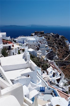 simsearch:400-07036808,k - Wonderful view of City buildings and bay on Santorini, Greece Foto de stock - Royalty-Free Super Valor e Assinatura, Número: 400-04529156
