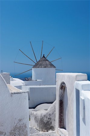 simsearch:400-07036808,k - Wonderful view of City buildings and bay on Santorini, Greece Foto de stock - Royalty-Free Super Valor e Assinatura, Número: 400-04529153