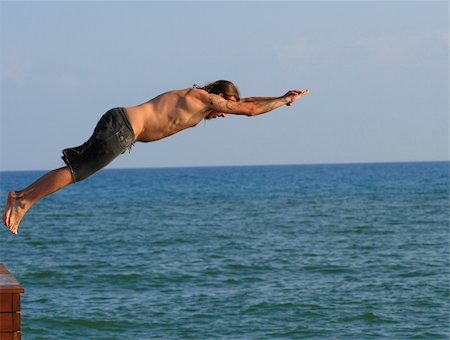 sergey02 (artist) - Man jumping into the sea Photographie de stock - Aubaine LD & Abonnement, Code: 400-04529723