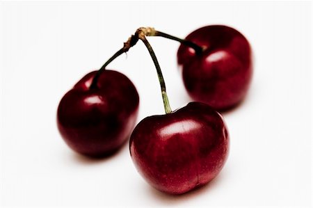 simsearch:400-04266671,k - Three cherries isolated on a white background Foto de stock - Super Valor sin royalties y Suscripción, Código: 400-04529916