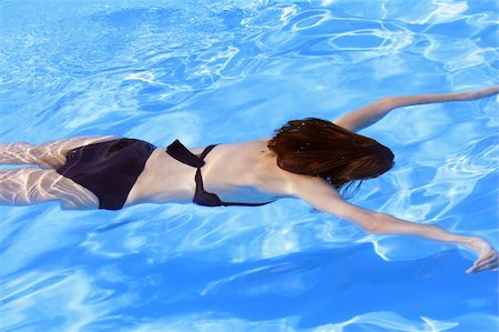 suit pool - woman diving in the blue swimming pool Stock Photo - Budget Royalty-Free & Subscription, Code: 400-04520001