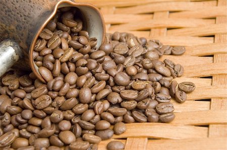 Turkish coffee pot and coffee beans. Stockbilder - Microstock & Abonnement, Bildnummer: 400-04520406