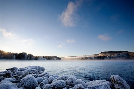 simsearch:400-03985677,k - A winter landscape on a Norwegian Fjord Foto de stock - Super Valor sin royalties y Suscripción, Código: 400-04520849