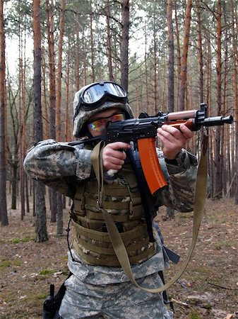 dragunov (artist) - Soldier aiming the target Photographie de stock - Aubaine LD & Abonnement, Code: 400-04521967