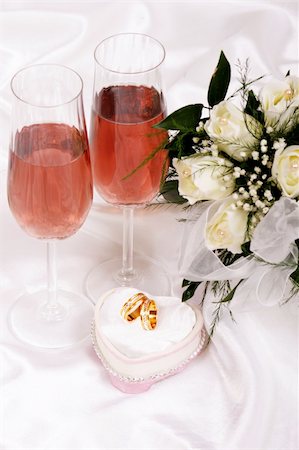 wedding bouquet and champagne Foto de stock - Super Valor sin royalties y Suscripción, Código: 400-04522167
