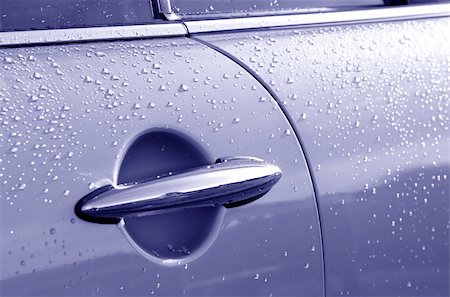 simsearch:400-06891668,k - car door and lever covered in raindrops Fotografie stock - Microstock e Abbonamento, Codice: 400-04522881