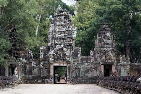 shanin (artist) - Big stone entrance, Angkor, Cambodia Photographie de stock - Aubaine LD & Abonnement, Code: 400-04523514