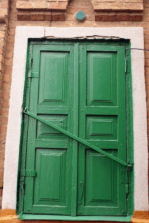 simsearch:400-04018755,k - Green door of old house in Eysk, Azov coast, south Russia Stock Photo - Budget Royalty-Free & Subscription, Code: 400-04523543