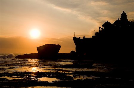 simsearch:400-04993561,k - Balinese temple silhouette, Tanah Lot Stock Photo - Budget Royalty-Free & Subscription, Code: 400-04534478