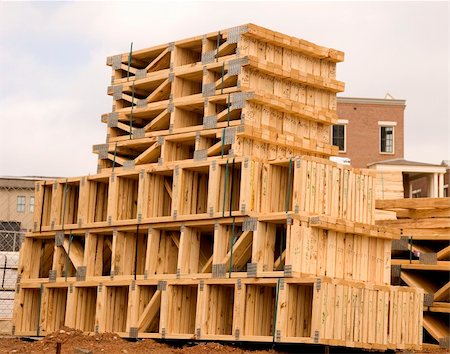 dbvirago (artist) - Wood roof trusses stacked up at a construction site Fotografie stock - Microstock e Abbonamento, Codice: 400-04534566
