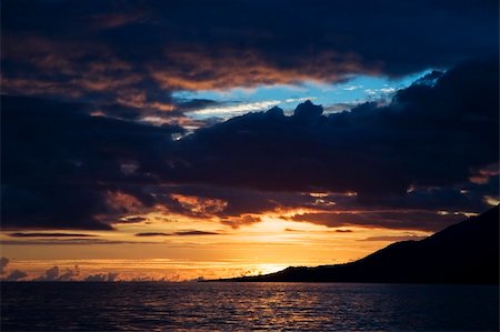 simsearch:400-03985677,k - Sunset over Atlantic ocean in Azores, Portugal Foto de stock - Super Valor sin royalties y Suscripción, Código: 400-04535044