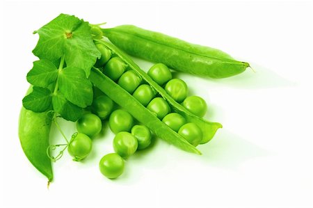 simsearch:400-04785141,k - peas isolated on white background macro close up Stock Photo - Budget Royalty-Free & Subscription, Code: 400-04535048