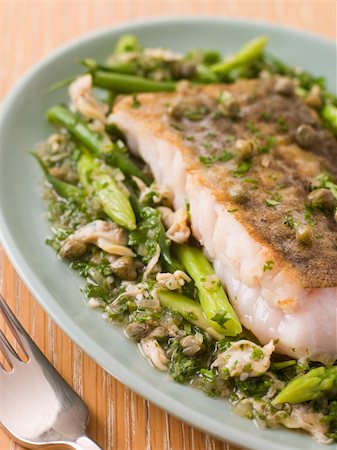 simsearch:400-07293364,k - Fillet of Hake with Cockles Green Vegetables and Salsa Verde Fotografie stock - Microstock e Abbonamento, Codice: 400-04535091