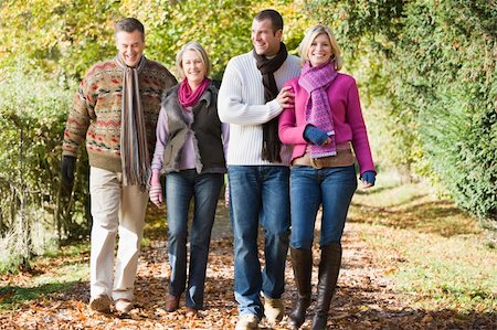 simsearch:400-05686748,k - Multi-generation family enjoying walk through autumn woods Fotografie stock - Microstock e Abbonamento, Codice: 400-04535462