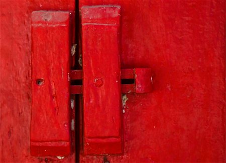 simsearch:649-08180303,k - Detail of a locked door Photographie de stock - Aubaine LD & Abonnement, Code: 400-04535521