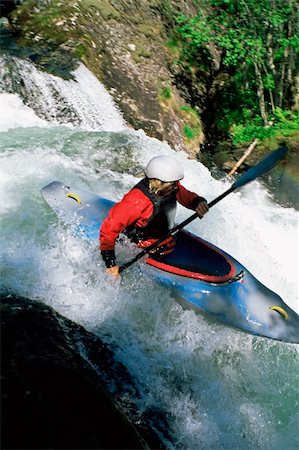 simsearch:400-04536316,k - Young woman kayaking in rapids Foto de stock - Super Valor sin royalties y Suscripción, Código: 400-04536315