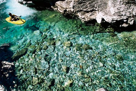 Young man kayaking in river Photographie de stock - Aubaine LD & Abonnement, Code: 400-04536665