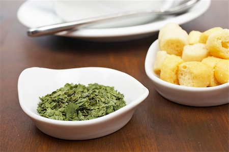 simsearch:400-07092695,k - Parsley and bread croutons on wood background. Shallow depth of field Fotografie stock - Microstock e Abbonamento, Codice: 400-04536776