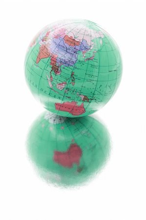simsearch:400-04774467,k - Globe with Reflection on White Background Stock Photo - Budget Royalty-Free & Subscription, Code: 400-04537860