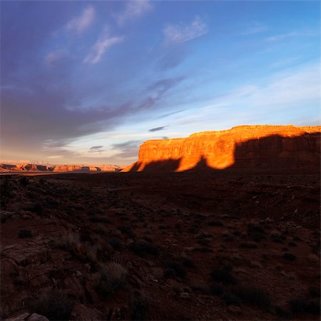 simsearch:400-04997283,k - Scenic landscape of mesas in Monument Valley near the border of Arizona and Utah, United States. Stock Photo - Budget Royalty-Free & Subscription, Code: 400-04538071