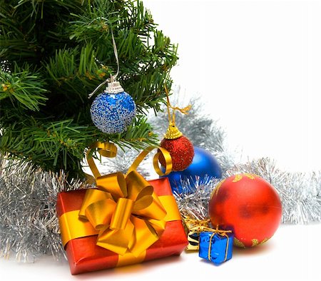round ornament hanging of a tree - christmas gift Stock Photo - Budget Royalty-Free & Subscription, Code: 400-04538206