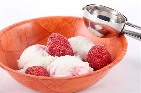 Strawberry ice cream with scoop, isolated on white Stock Photo - Budget Royalty-Free & Subscription, Code: 400-04538424