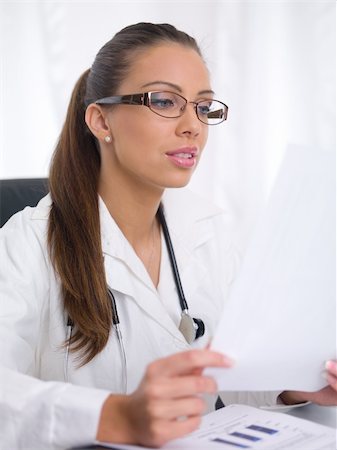 simsearch:400-04526743,k - 20-25 years old beautiful female doctor Stock Photo - Budget Royalty-Free & Subscription, Code: 400-04538780