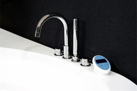 simsearch:400-05163117,k - Bathtub silver faucet and hydro control command Photographie de stock - Aubaine LD & Abonnement, Code: 400-04530668