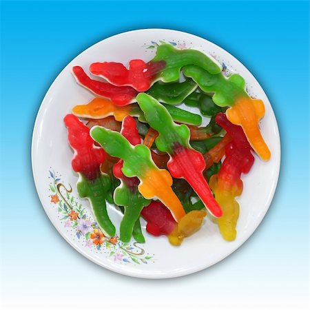 A plate of crocodile shaped jelly candies. Including clipping path. Fotografie stock - Microstock e Abbonamento, Codice: 400-04532110