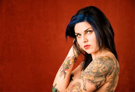 simsearch:400-05054627,k - Pretty young woman with many colorful tattoos Stock Photo - Budget Royalty-Free & Subscription, Code: 400-04532400