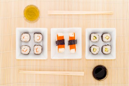 simsearch:400-04397537,k - a plate with different kinds of sushi Stockbilder - Microstock & Abonnement, Bildnummer: 400-04532492