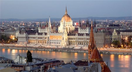 simsearch:400-06330815,k - Danube embankment and Hungarian Parliament In the evening. Stock Photo - Budget Royalty-Free & Subscription, Code: 400-04533126
