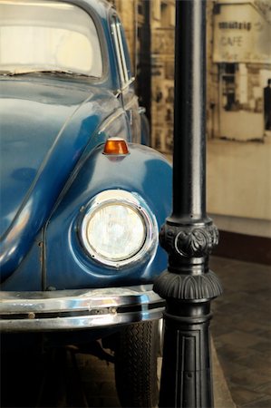 simsearch:400-04693739,k - Detail of vintage car parked by a street lamp Photographie de stock - Aubaine LD & Abonnement, Code: 400-04533399