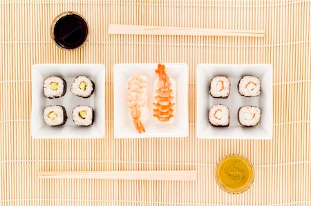 simsearch:400-04397537,k - a plate with different kinds of sushi Stockbilder - Microstock & Abonnement, Bildnummer: 400-04533436