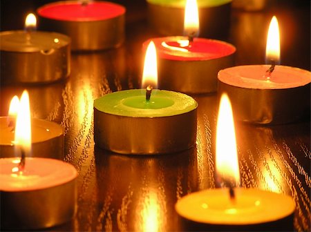 simsearch:400-03947112,k - On a photo of a candle. A photo on a dark background. The photo is made in Ukraine. Foto de stock - Super Valor sin royalties y Suscripción, Código: 400-04533672