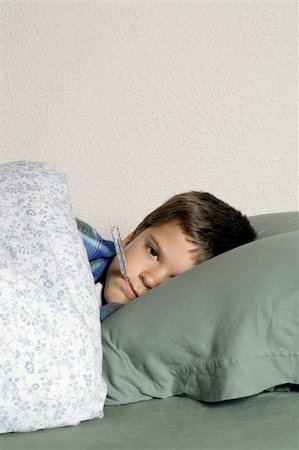 simsearch:614-03020225,k - Sick child with thermometer, frustrated at his illness, resting in bed. Fotografie stock - Microstock e Abbonamento, Codice: 400-04544403