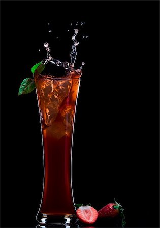 simsearch:400-04552087,k - View of strawberry juice splashing out of glass on black back Foto de stock - Royalty-Free Super Valor e Assinatura, Número: 400-04544629