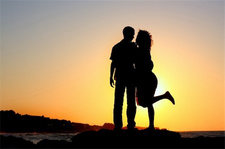 simsearch:400-05227851,k - happy couple by the sea silhouette Fotografie stock - Microstock e Abbonamento, Codice: 400-04545136