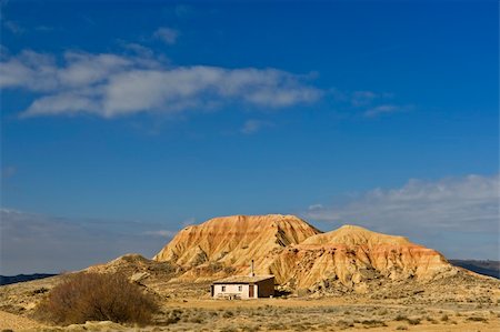 simsearch:400-04442144,k - Old shanty under the cloudy sky in spring season Fotografie stock - Microstock e Abbonamento, Codice: 400-04545743