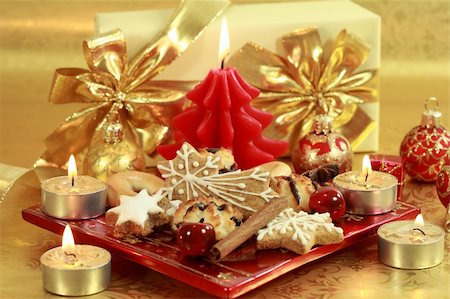 simsearch:400-04051271,k - Still life with delicious Christmas cookies Foto de stock - Royalty-Free Super Valor e Assinatura, Número: 400-04545877