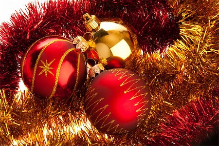 simsearch:400-05699416,k - Gold and red Xmas  balls on tinsel Stock Photo - Budget Royalty-Free & Subscription, Code: 400-04545961