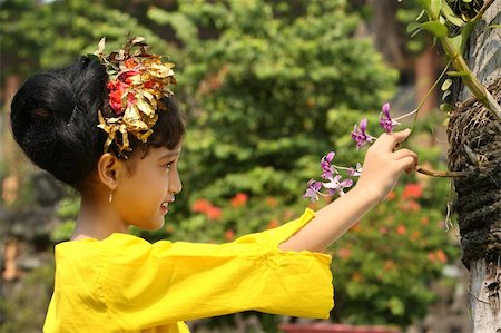 Balinese  Girl In Traditional Dress Stock Photo - Budget Royalty-Free & Subscription, Code: 400-04546195